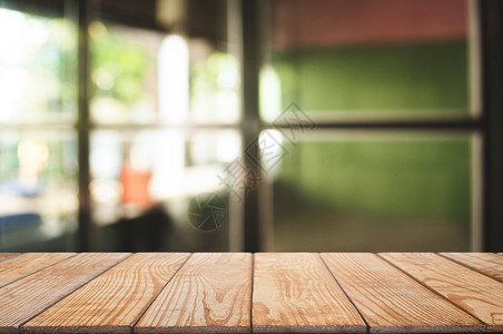 在模糊的咖啡店桌边木制平台上咖啡馆家庭背景柜台空的厨房图片