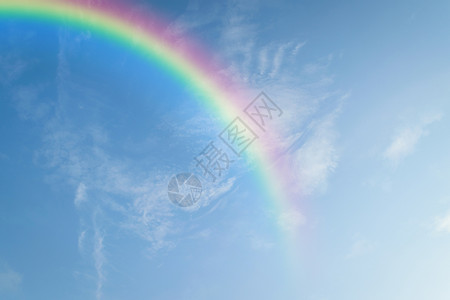 空气蓝色天和彩虹白云的自然层场景干净的图片
