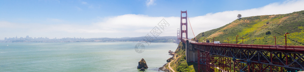 云太平洋弗朗西索美国旧金山门大桥陆界石碑全景拍攝图片