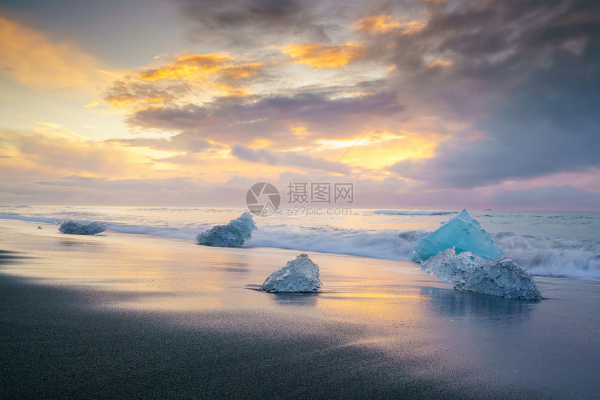 冰川天空户外岛Jokulsarlon冰海边美丽的日出图片