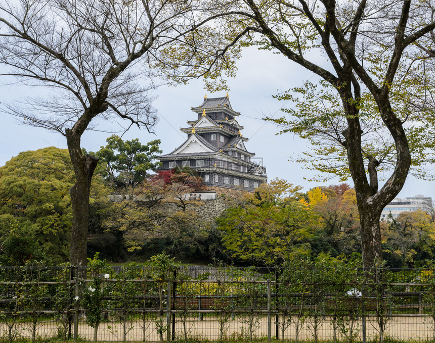 秋季对福间城堡的景色震撼枫文化公园图片