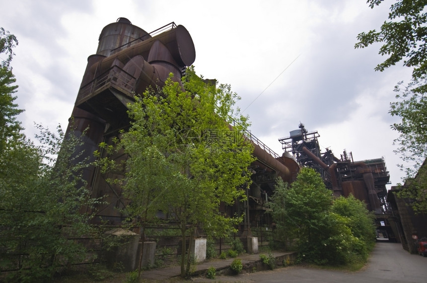 锈鲁赫尔地区著名的LandschaftparkDuisburg北部的详情弃景观图片