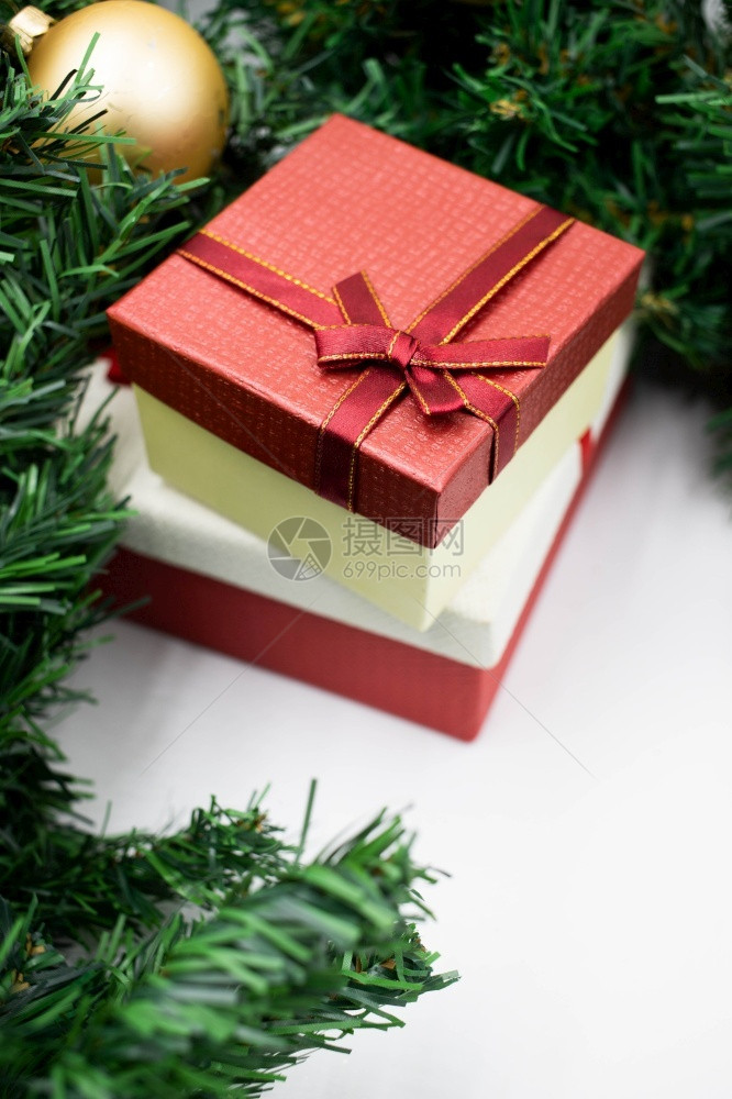 圣诞礼物红箱盒季节包裹快乐的图片