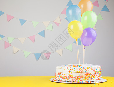 生日蛋糕死活明亮的刨冰圆形图片