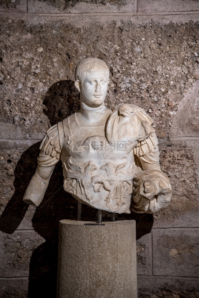 罗马的古物土耳其安塔利亚201年7月8日土耳其安塔利亚副考古博物馆雕塑和迹卫城图片