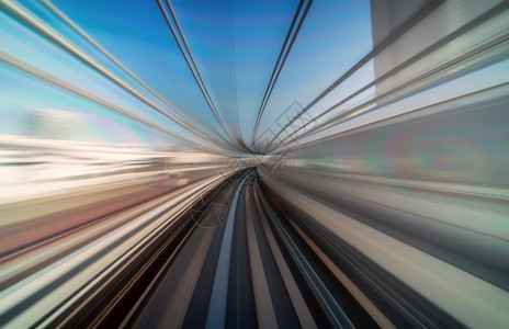 西马茸铁路接触毛茸的在日本东京隧道之间移动的横滨线东京日式本列火车上的动态模糊了潮流运动的向设计图片