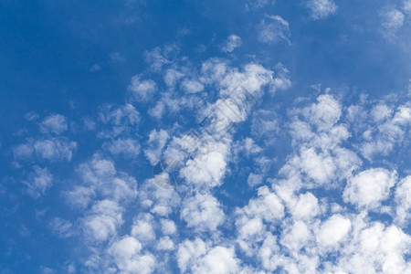 乌云阳光明媚的白天阳光蓝空白云自由摄影气象图片