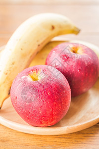新鲜红盛宴苹果和香蕉库存照片夏天素食主义者生产图片