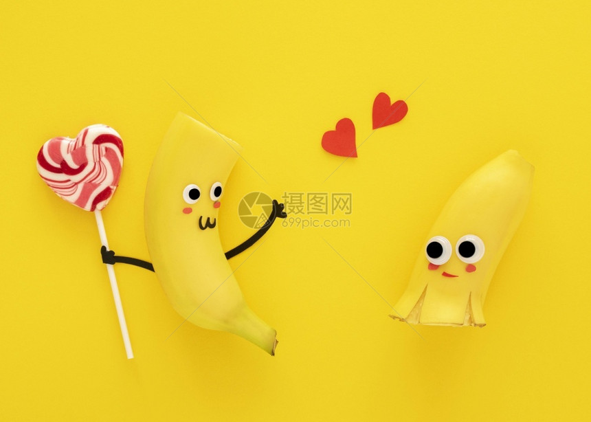 最小的新鲜锥体带有棒糖的可爱香蕉图片