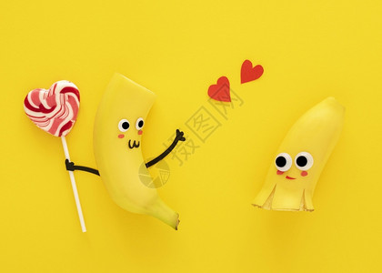 最小的新鲜锥体带有棒糖的可爱香蕉图片