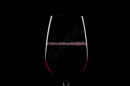 波尔多黑色背景的红葡萄酒玻璃光影茶点单身的图片