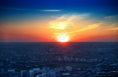 场景莫斯科日落从电视塔背景的顶层富有方向图片