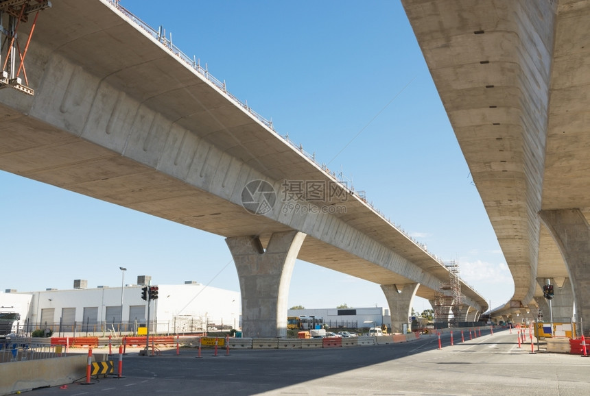 重建中道路的支离破碎通道地点阿德莱准备图片