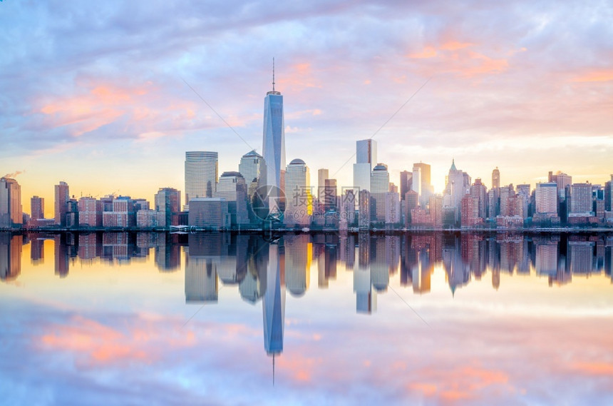 曼哈顿天际日落纽约市海滨塔风景图片