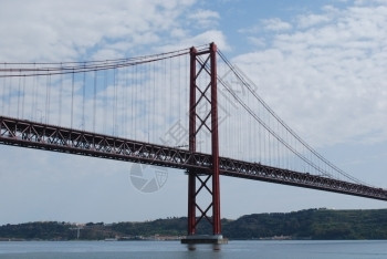 LisbonBridge4月25日葡萄牙旧萨拉扎桥城市汽车特茹图片