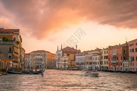 城市景观地标大运河在意利威尼斯的黄昏盛大图片
