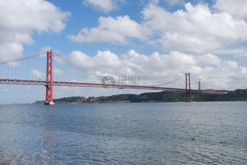 旅行历史运输葡萄牙里斯本旧萨拉扎桥的景象图片