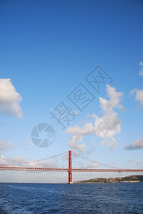 工程蓝色的葡萄牙里斯本旧萨拉扎桥的景象观图片