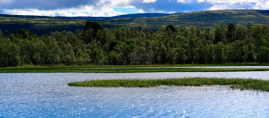 挪威湖风景背高清挪威湖风背明亮的旅行颜色图片