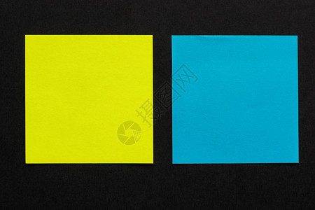 为了黑色背景上的黄和蓝粘贴纸写信息布局模拟设计图案正方形墙纸图片