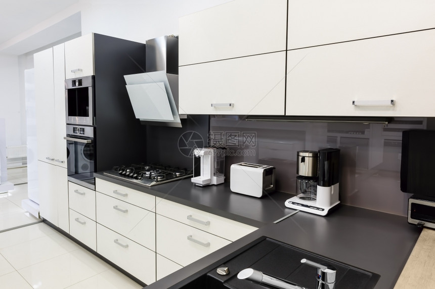 铬合金桌子现代豪华高尖黑色和白档额奢侈品室内厨房清洁设计烤箱图片