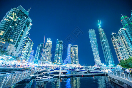 城市的阿拉伯联合酋长国迪拜Marina夜天线大楼和河流迪拜联合的街道图片