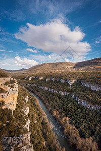 场景西班牙卡斯蒂利亚莱昂布尔戈斯日落时埃布罗河峡谷景观欧洲风背景图片