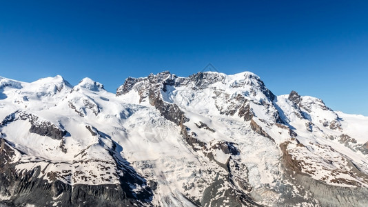 自然瑞士Mathorhon山地风景与蓝天空户外寒冷的图片