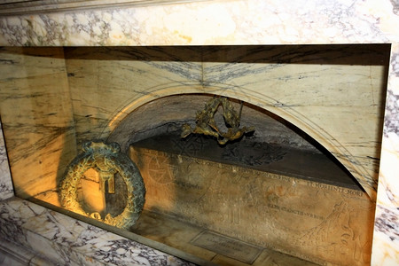 皇帝灰烬圆形大厅万神殿最后的安息之地他奥萨和松树伟大的拉斐尔图片