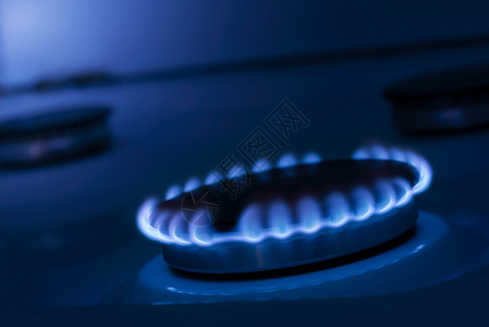 厨房煤气炉燃烧器的蓝色火焰天然气燃料图片