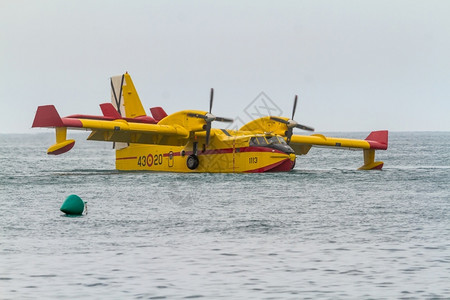 科萨里奥斯勺子航空学双引擎2016年7月3日在马拉加岛TorredelMar西班牙马拉加的TorreMar举行关于TorreMar第一次航背景