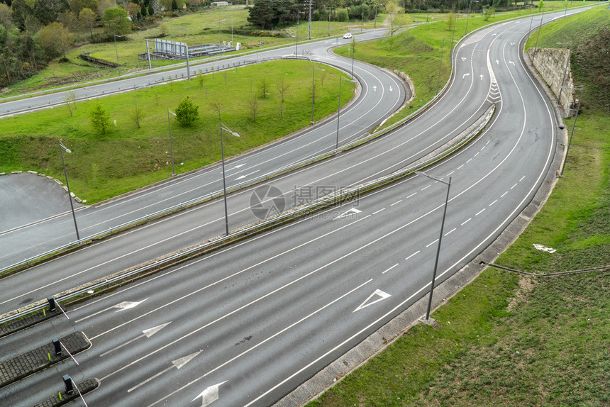 多于镇从上面看许多道路没有车辆基础设施或公路工程概念建筑和道路工程概念势头图片