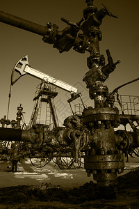 Valve管道和油泵田石工业地点TonedSepia提炼工业的油井图片