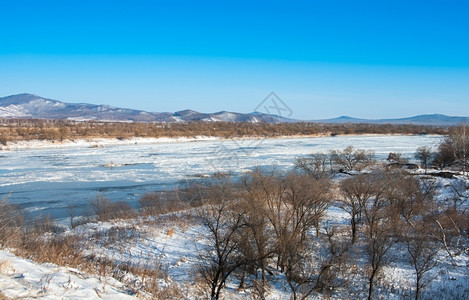 流动远东冬季塔伊加比金河沃罗别耶夫景观图片
