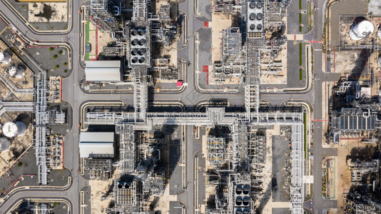 石化鸟瞰炼油厂运输力量图片
