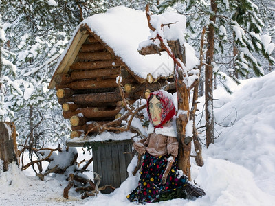 木屋冰柱假想在树林中装饰小屋巴雅加童话故事冬季风景图片