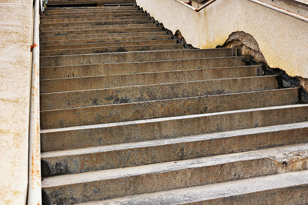 楼梯侧墙的潮湿影响细节梯子水泥步行图片