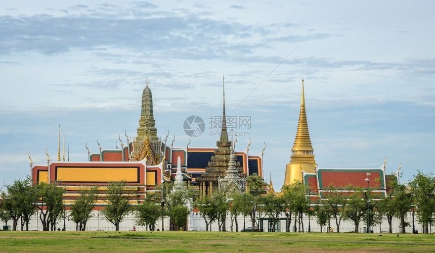 目的地盛大清晨WatPhrraKaew或翡翠佛寺庙的景象泰国最神圣的佛教寺庙最多图片