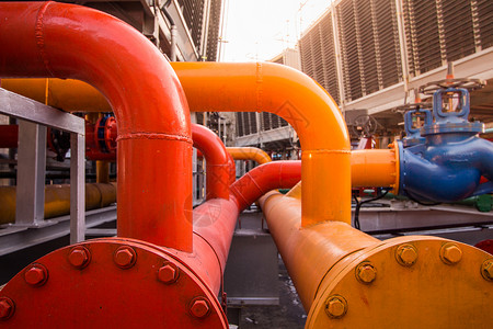压缩机测量行业冷却厂系统凝器水回流管道和冷却器供水管道图片