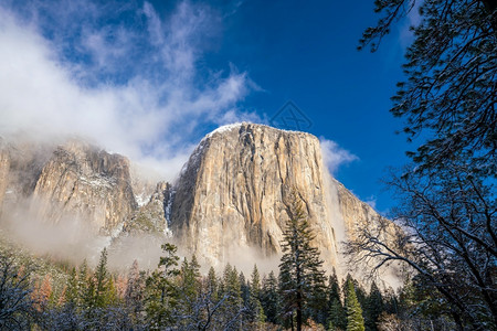 首脑Yosemite公园美冬季加利福尼亚州国民谷图片