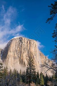 Yosemite公园美冬季加利福尼亚州美丽的顶峰天空图片