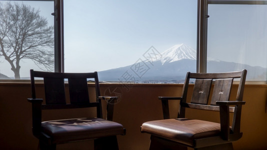 雪从日本川口子湖窗看到藤先生或封顶平静的背景图片