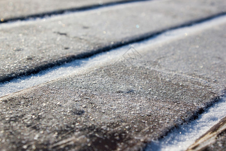 桌子镶木地板冬天涂有冻霜的木板图片