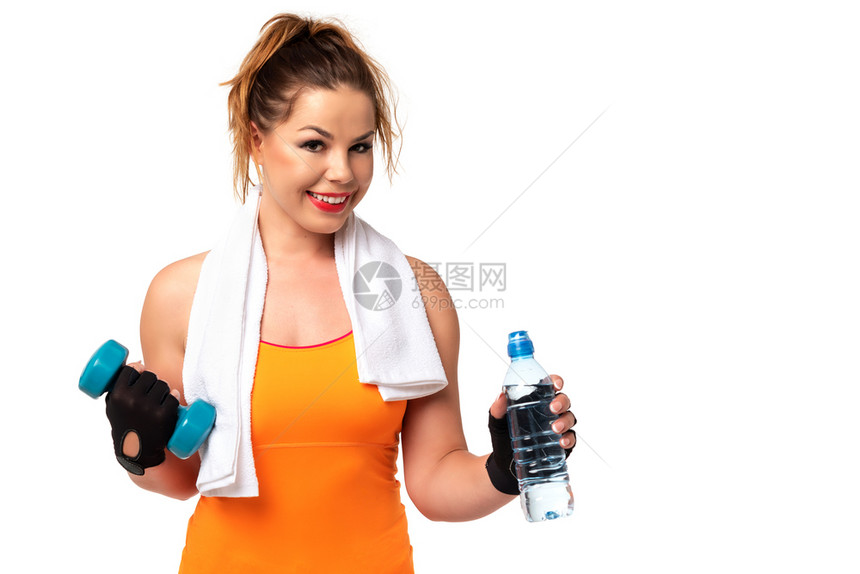体操积极的制造健身活动概念穿运动服的年轻美女用毛巾水和哑铃来复制锻炼空间图片