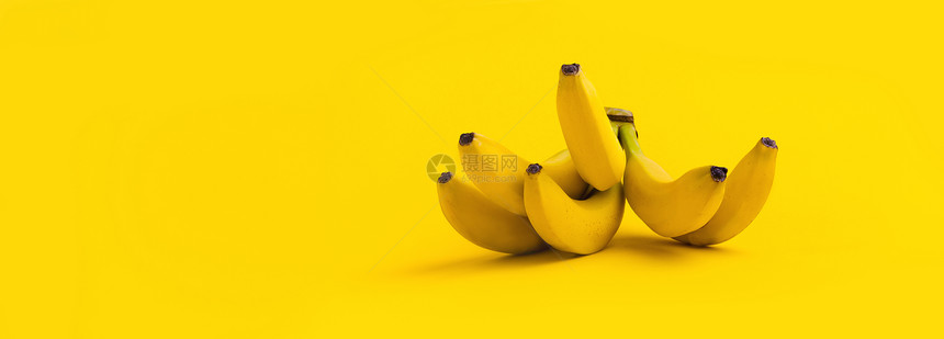 饮食开胃维他命黄色背景的香蕉带文字空间的全景图象健康食品概念等图片