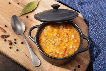 地中海慢食概念传统西班牙语扁豆汤营养屋高清图片