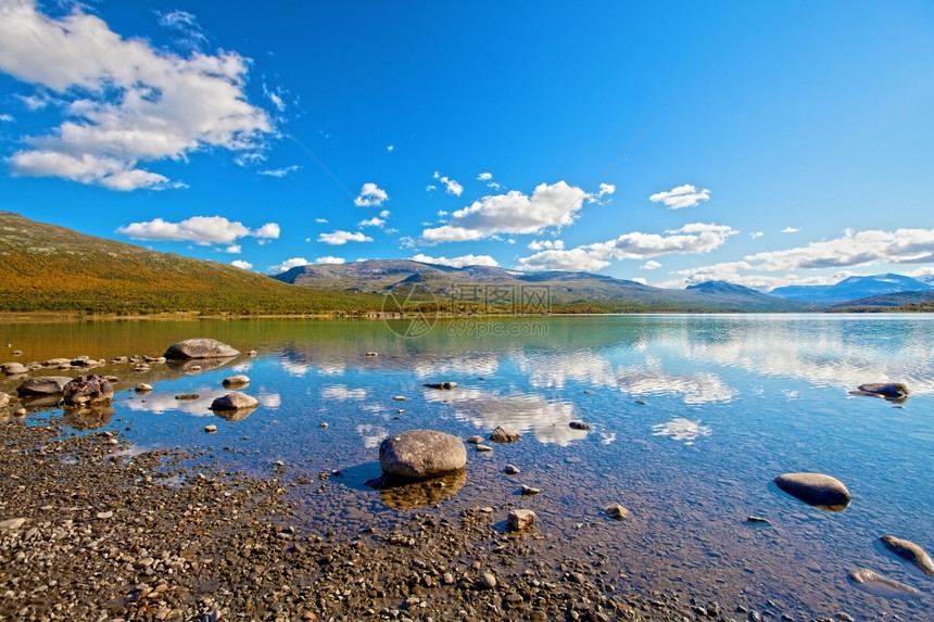 反射宁静挪威斯特林的美丽自然观挪威美丽的图片