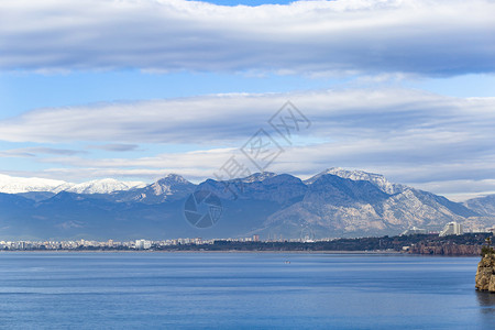 托罗斯安塔利亚海和山地景观背景