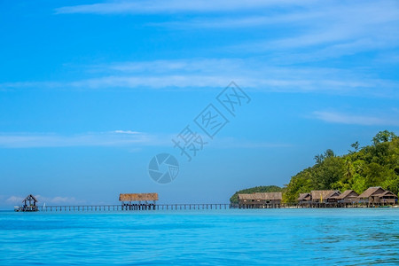 码头小屋美丽的海边小岛背景