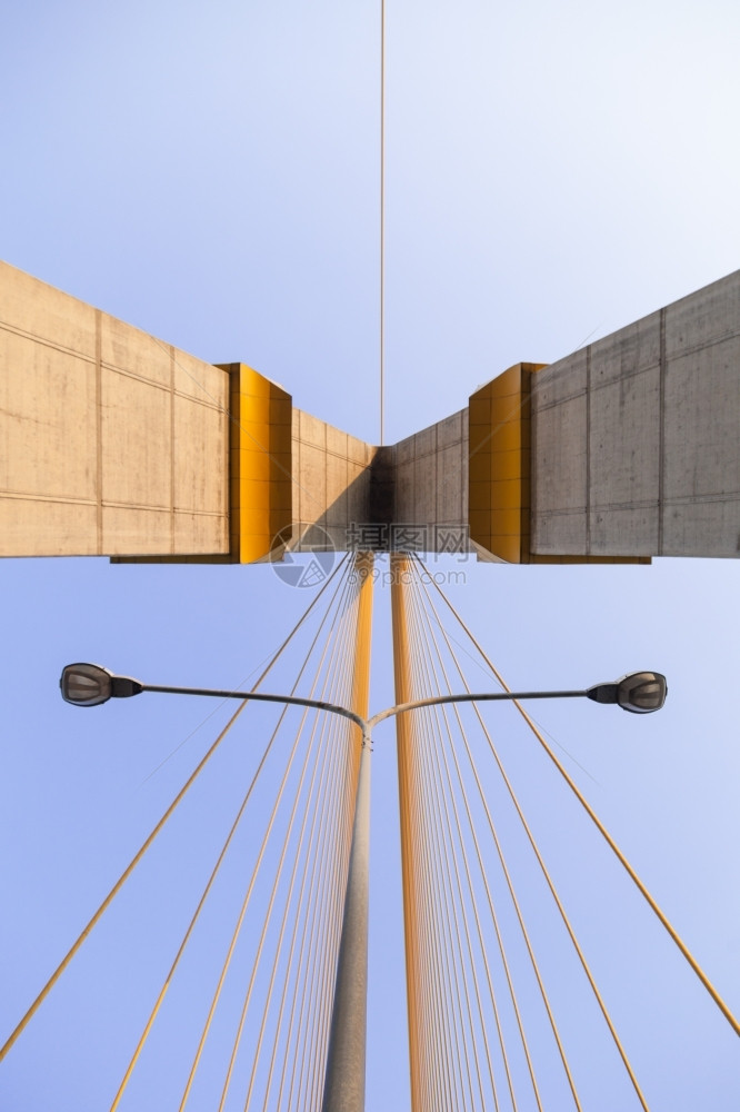 结构体拉马八桥建筑中有一个铁丝网曼谷地标图片
